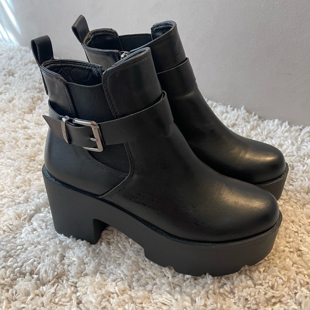 BLACK PLATFORM BOOTIE